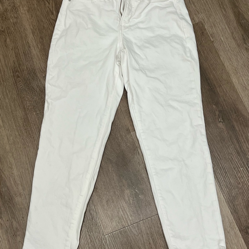 Old Navy Women’s White Straight Leg Jeans